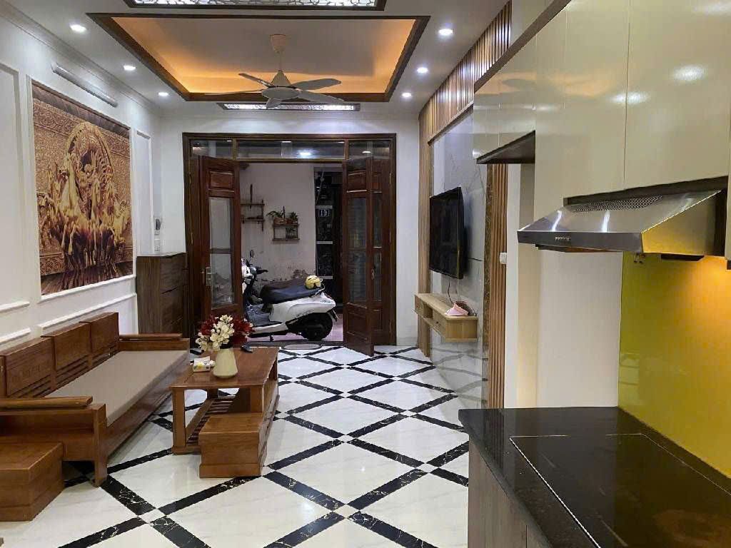 Bán nhà Phú Thượng, DT 35m nhà 5 tầng giá bán 6.7 tỷ